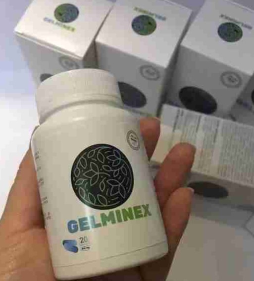 Egészséges idősebb ember természetes gyógyszerekkel